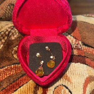 Beautiful earrings that won’t work out your ears back included